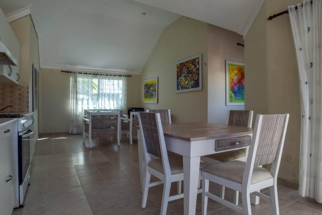 Las Rosas De Punta Cana Apartment Bagian luar foto